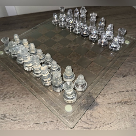 Set Of Glass Checkers And Chess Pieces W/Glass Board NIB - Picture 1 of 12